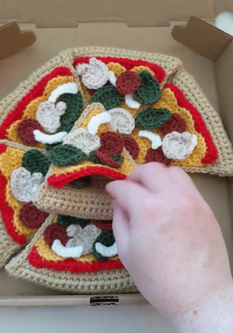 By Jenni Designs: Free Crochet Pattern: Chunky Pizza Throw Blanket