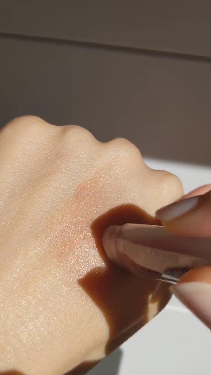 Bálsamo labial con color de saúco / Baya oscura / Aceite de girasol con infusión de lavanda video poster