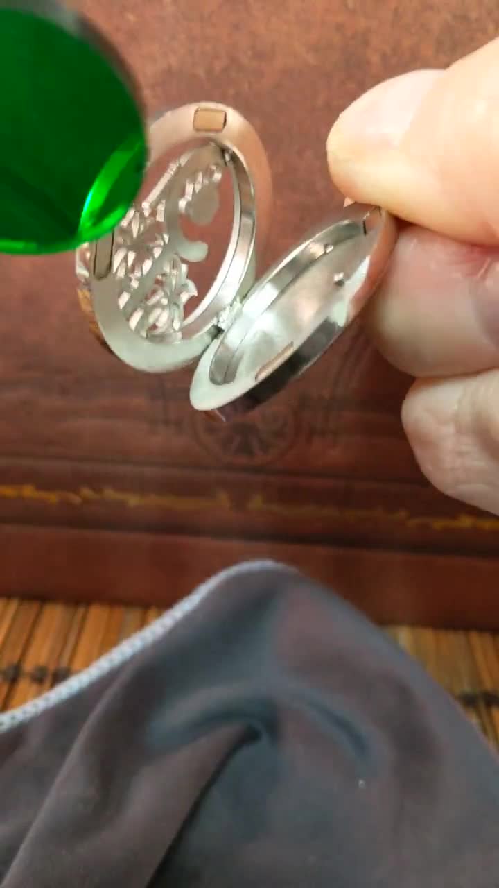 FFXIV Red Mage Locket Necklace - Stainless Steel Magnetic Locket w/ Interchangeable Colors - Great Gift for Final Fantasy XIV RDM Fans! video poster