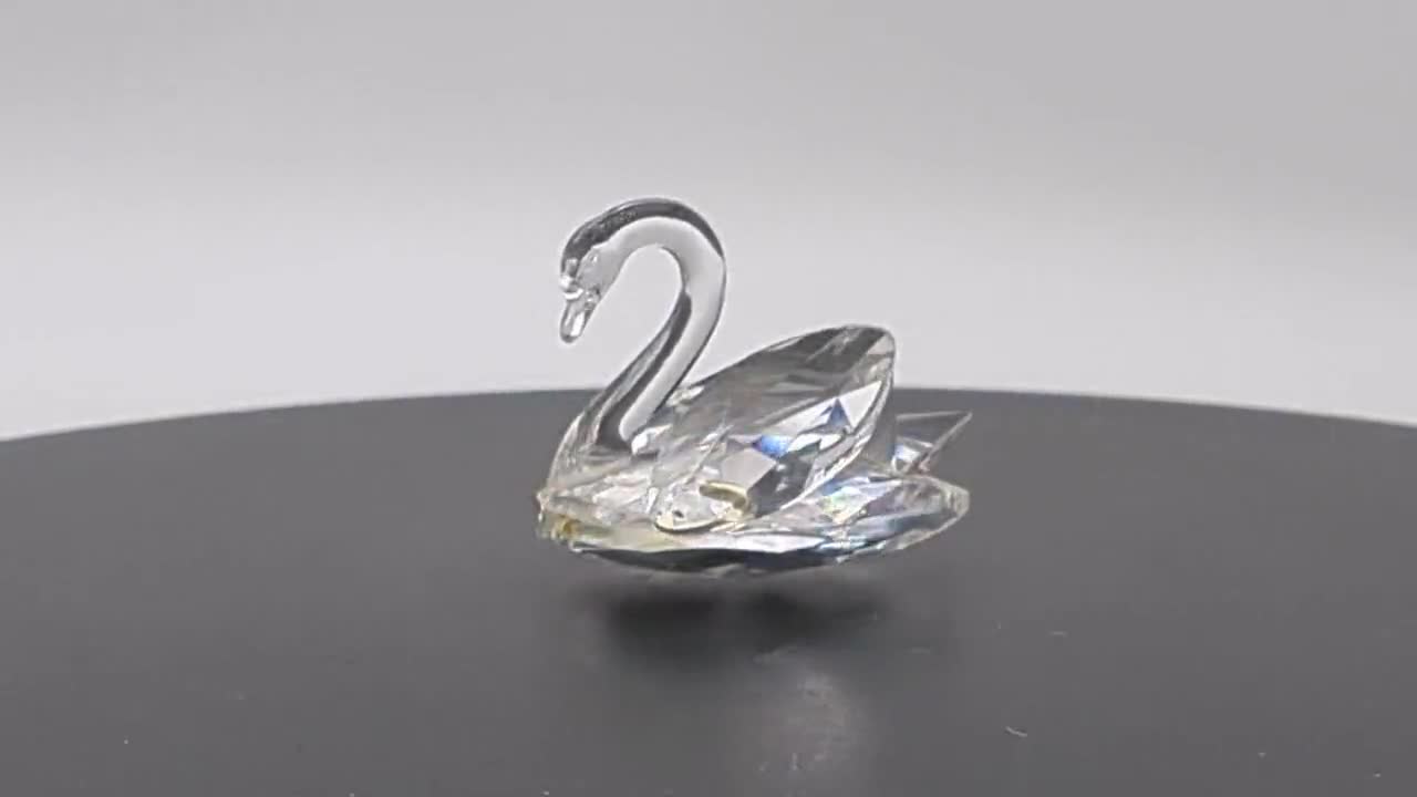 スワロフスキークリスタル製ミニチュア白鳥フィギュア - 湖の美女たち