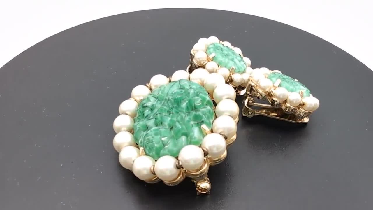 Vintage MARVELLA Stamped Green Jade Molded Peking Glass Faux shops Pearl Rare Brooch