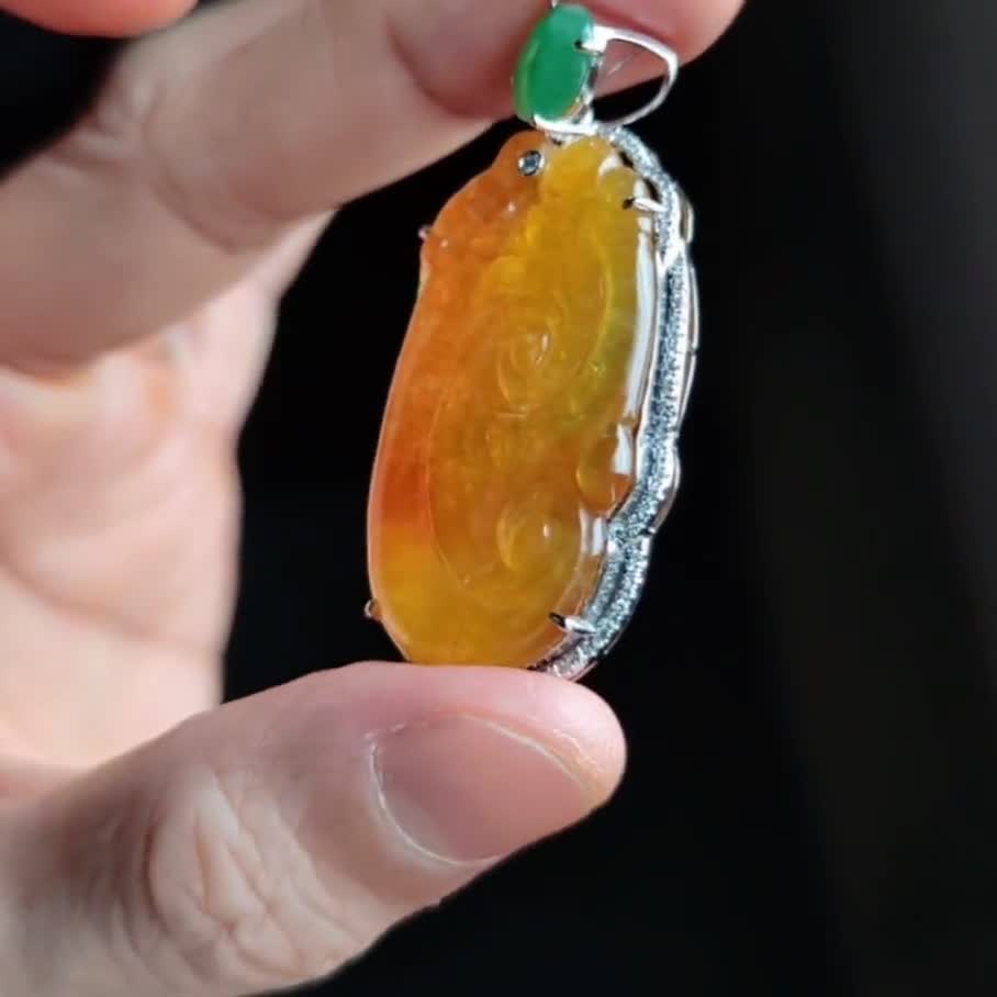 翡翠 氷の彫刻が施された赤い翡翠のペンダント 18k - Etsy 日本