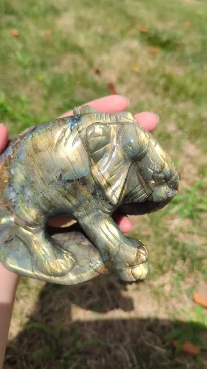 黄色の輝きがいっぱいのラブラドライトの象の彫刻 - Etsy 日本