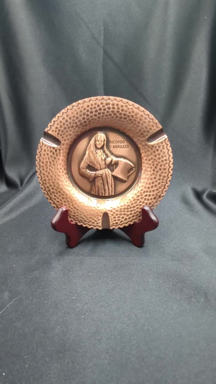 Vintage Ricordo D'Abruzzo Copper Ashtray \, image size:720x1280
