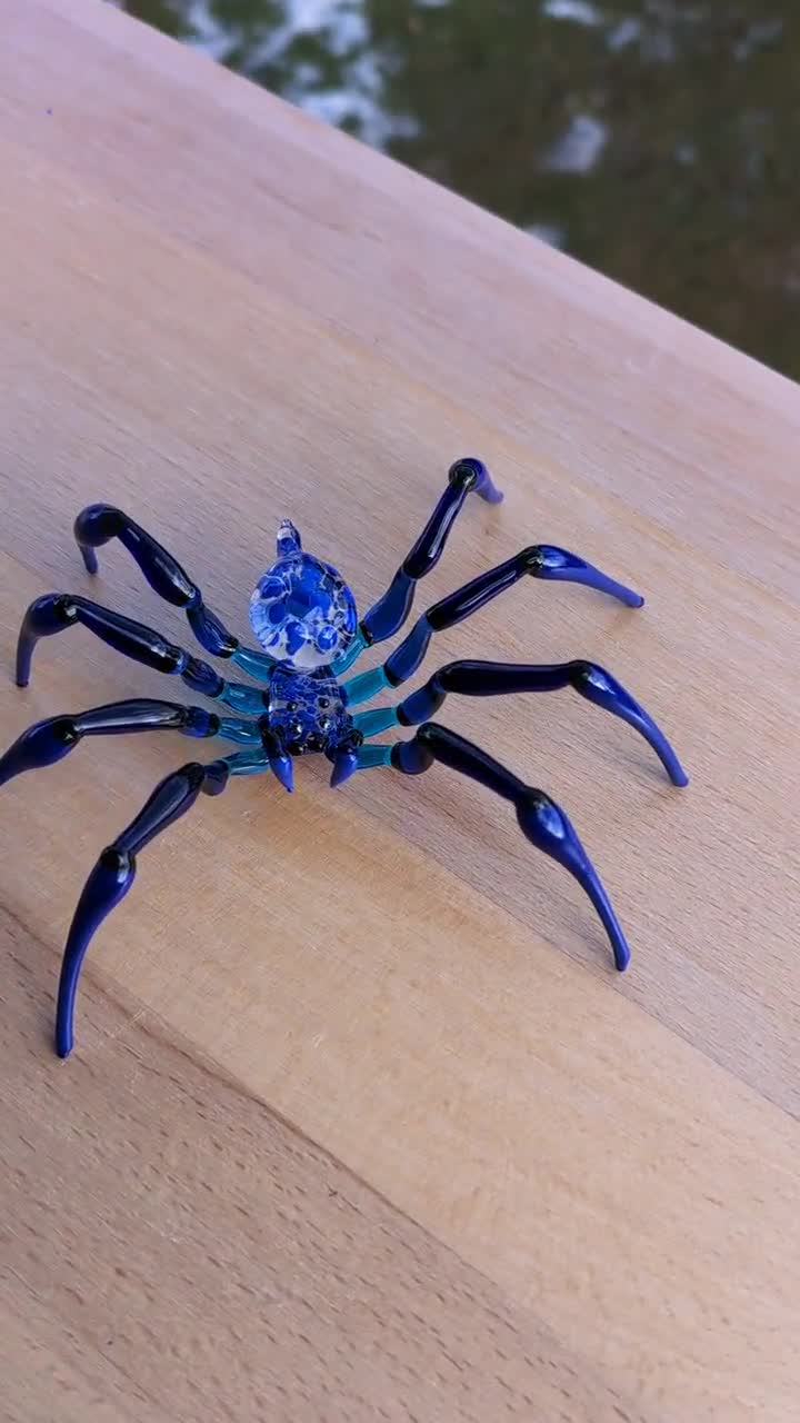ランプワークガラスの蜘蛛の置物：手作りの青い蜘蛛の像 - Etsy 日本