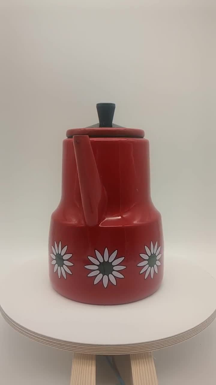 スカンジナビアの金属製水差し、赤、1970年代、装飾、ヴィンテージ