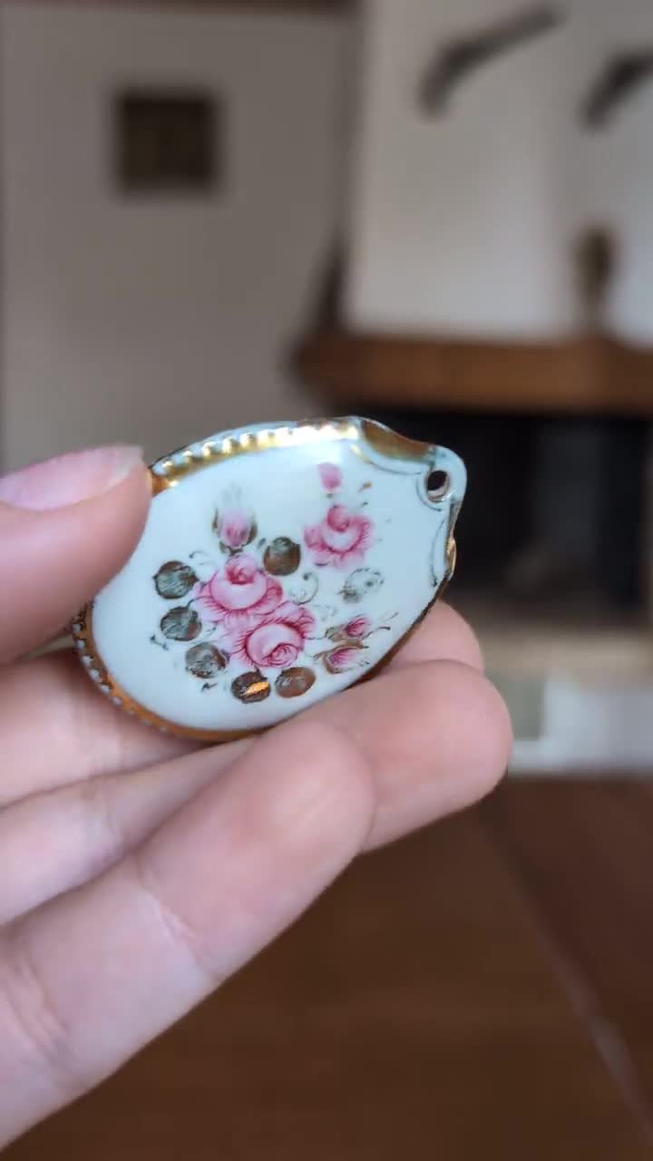 Pendentif rétro, fait maison (résine et fimo liquide) - Jueru - Couture