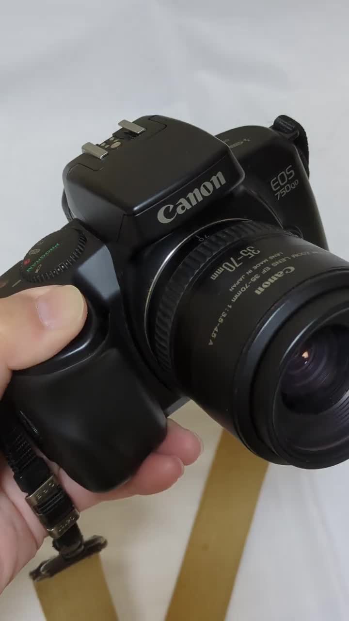 Canon EOS 750QD 35mm Film 一眼レフ カメラ with Canon EF 35-70mm F3