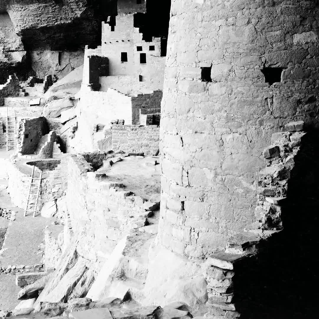 Impresión histórica de Mesa Verde, paisaje vintage en blanco y negro (sin marco) video poster
