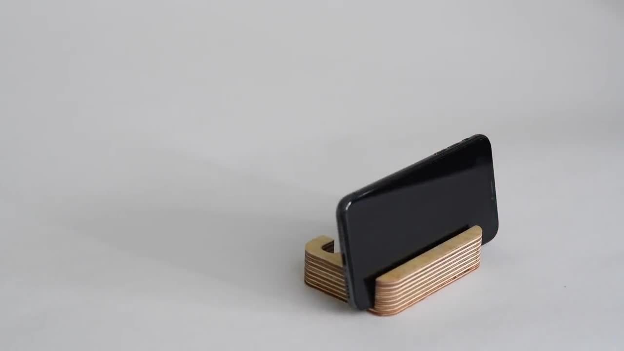 Supporto per iPhone ecologico / Vendita del 40% By Equal Peaks / Eco Wood /  Working From Home Gift / Eco Gift / Gamer Gift -  Italia