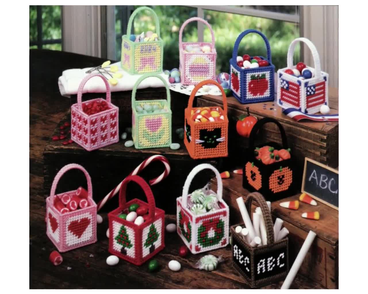 Plastic Canvas-Mini Halloween Baskets