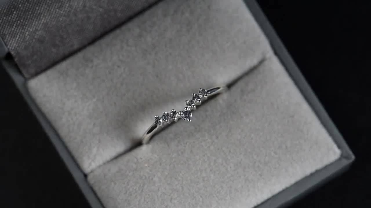 Sterling silver or 14K white, yellow or rose gold alexandrite chevron band video poster