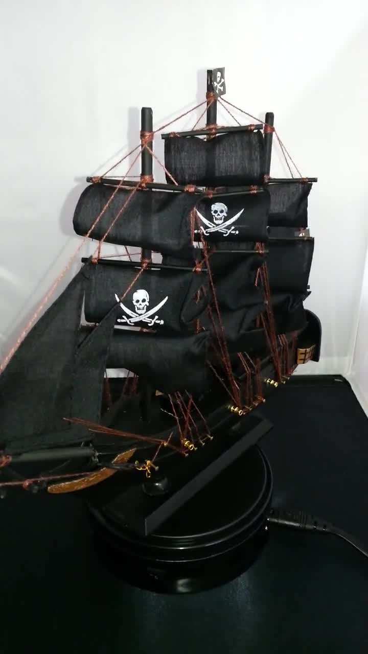 Wooden Ship Model PIRATE SHIP With Jolly Rogers 13 Wooden Ship Model PIRATE SHIP With Jolly Rogers 13