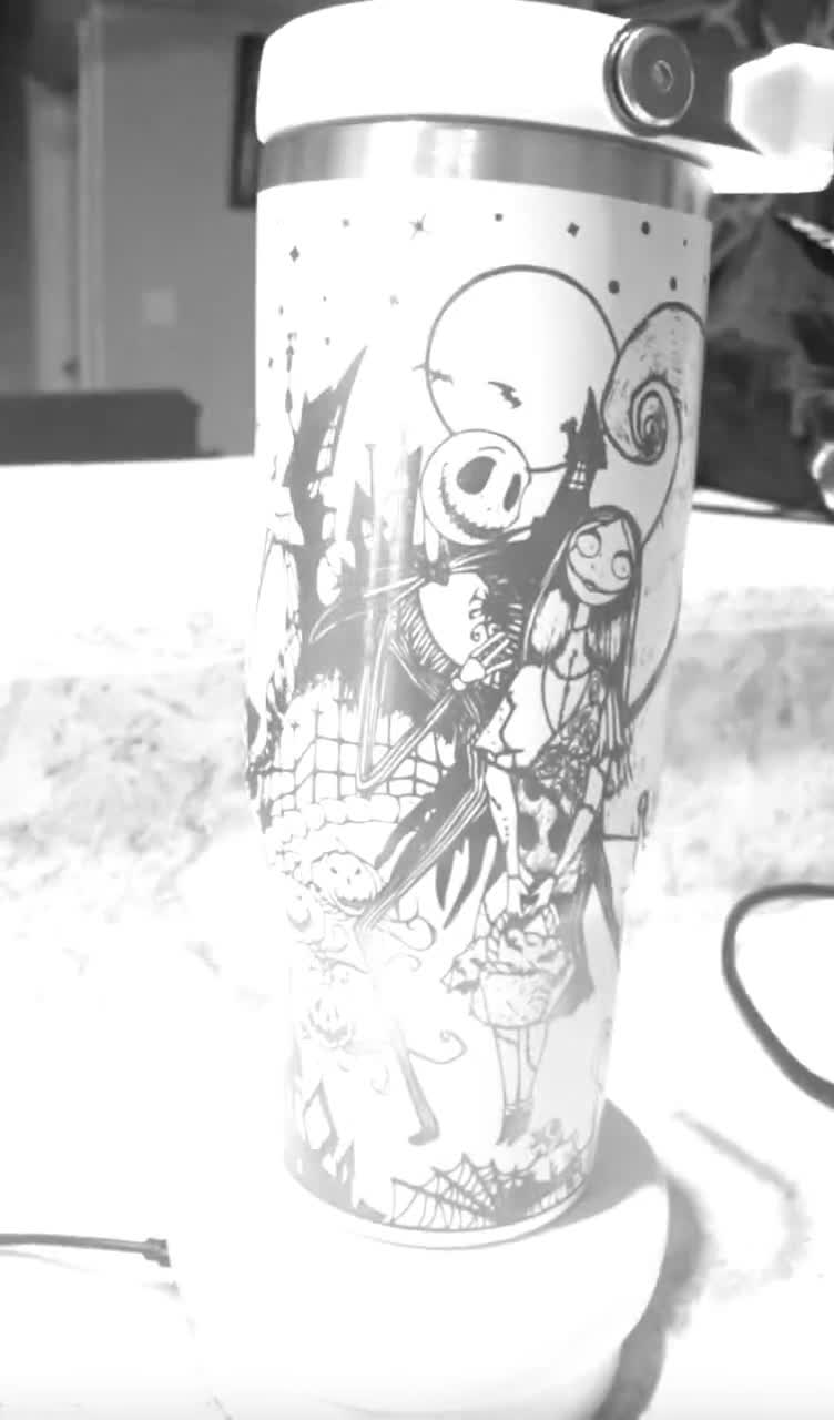 Pesadilla antes de Navidad - Vaso de 30 oz con tapa abatible de Jack y Sally * Vaso de Halloween * Imitación de Stanley * Navidad * Grabado láser video poster
