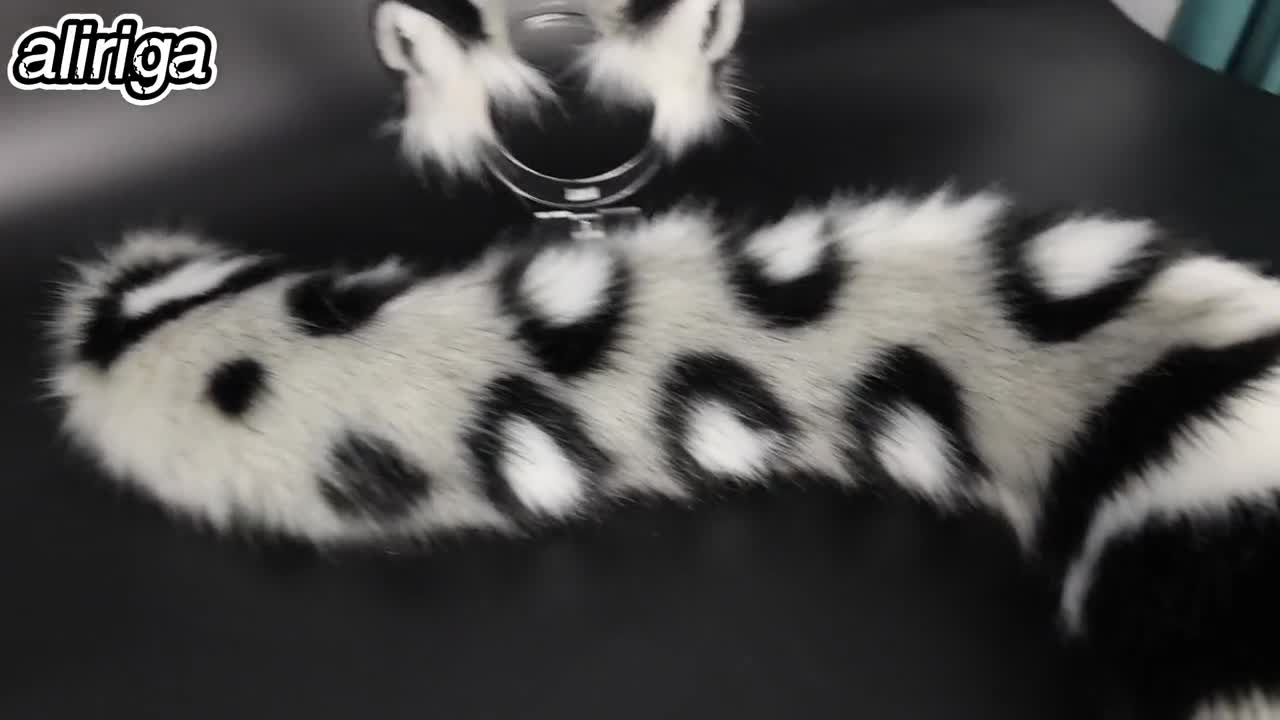 リアルなフェイクファーの白グレーのユキヒョウの耳と尻尾のセット