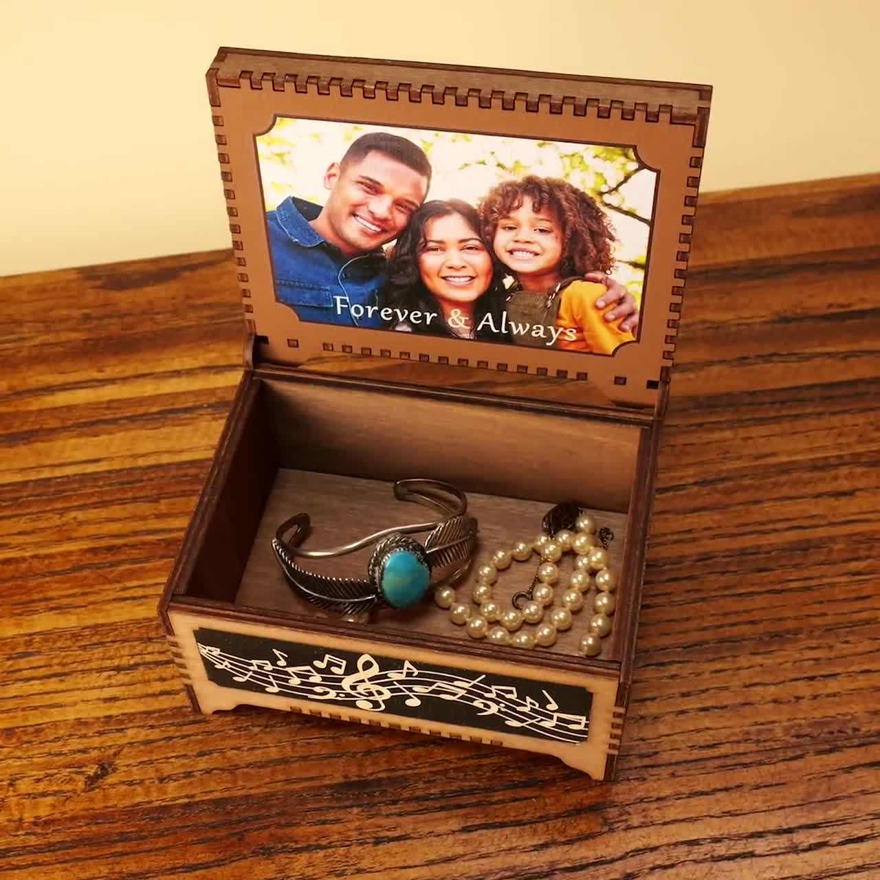 Top six advantages of custom jewelry boxes, by Jennie Hunt