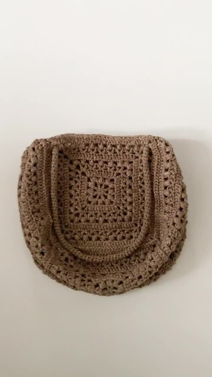 StarBurst granny square crossbody bag pattern by Catherine Neil