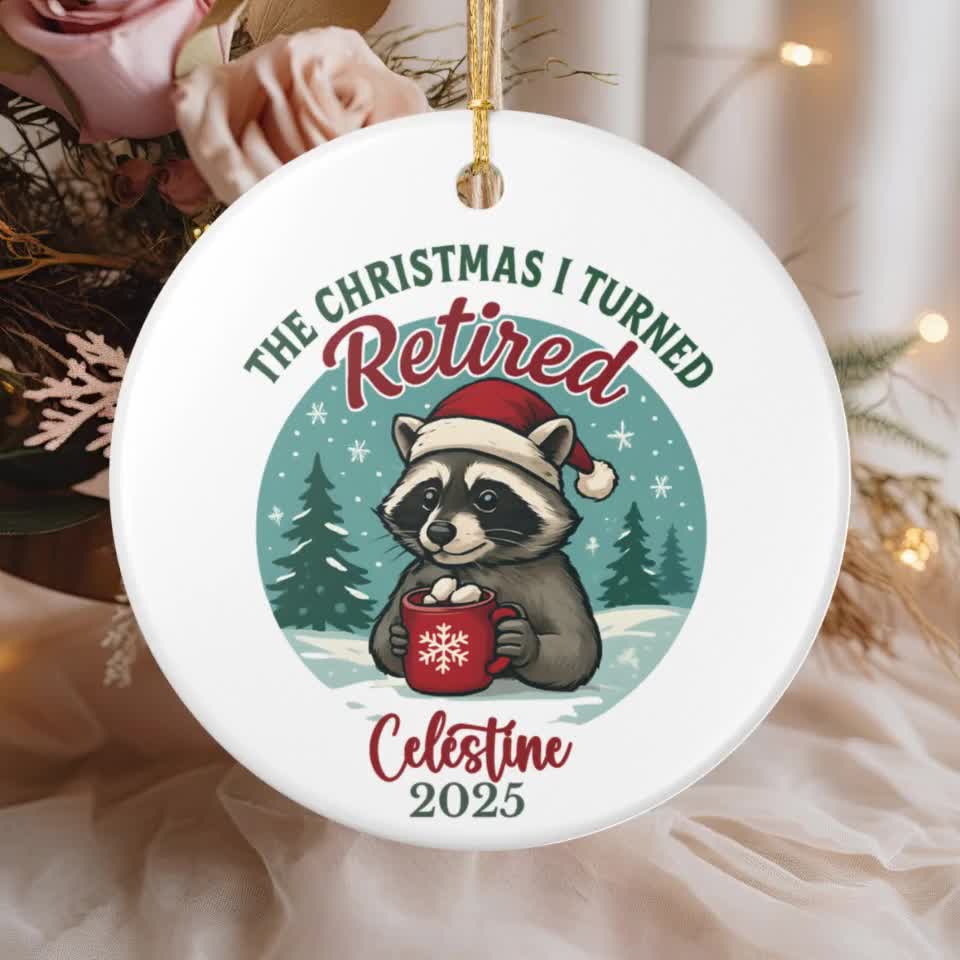 アライグマのクリスマスの面白い退職オーナメント。同僚の退職
