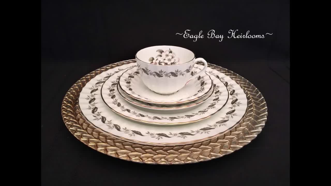 Royal Worcester ENGADINE, 5 Piece Bone China Place Setting, White Flowers,  Gold Trim, Made in England, Circa 1950's - Etsy Sweden