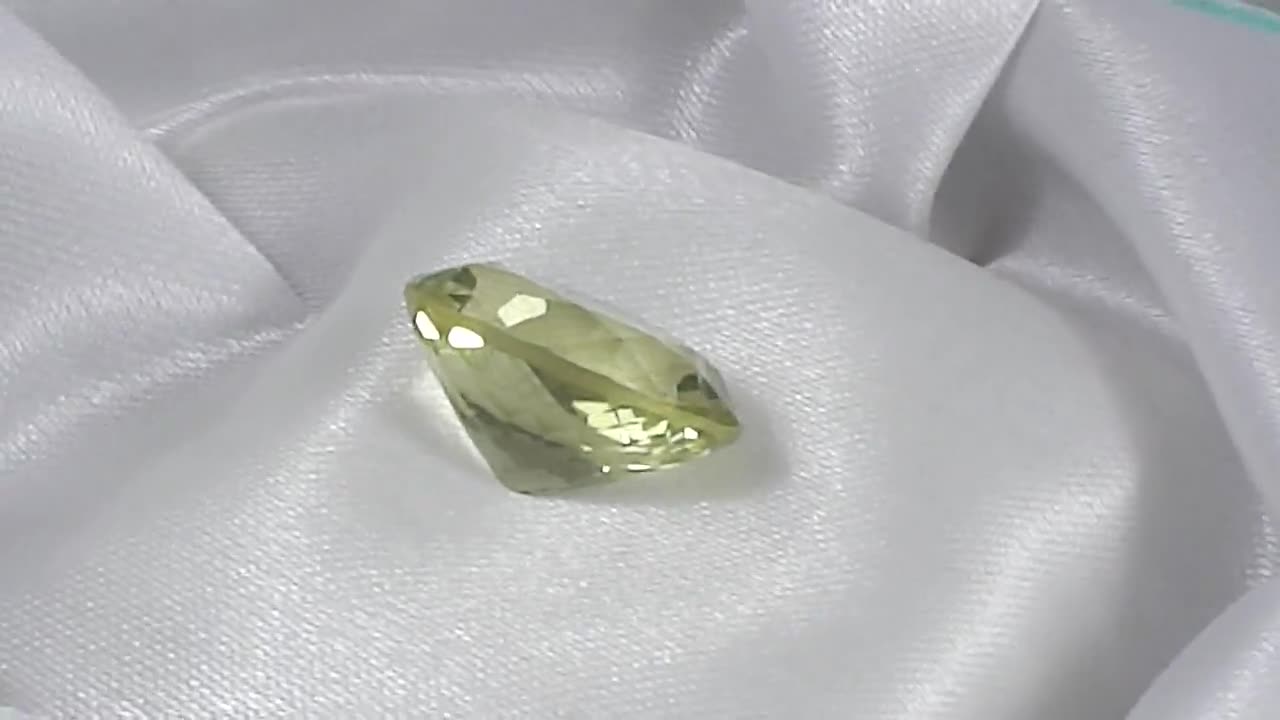 13.95 カラット、18 x 14 mm オーバル ファセット イエロー レモン