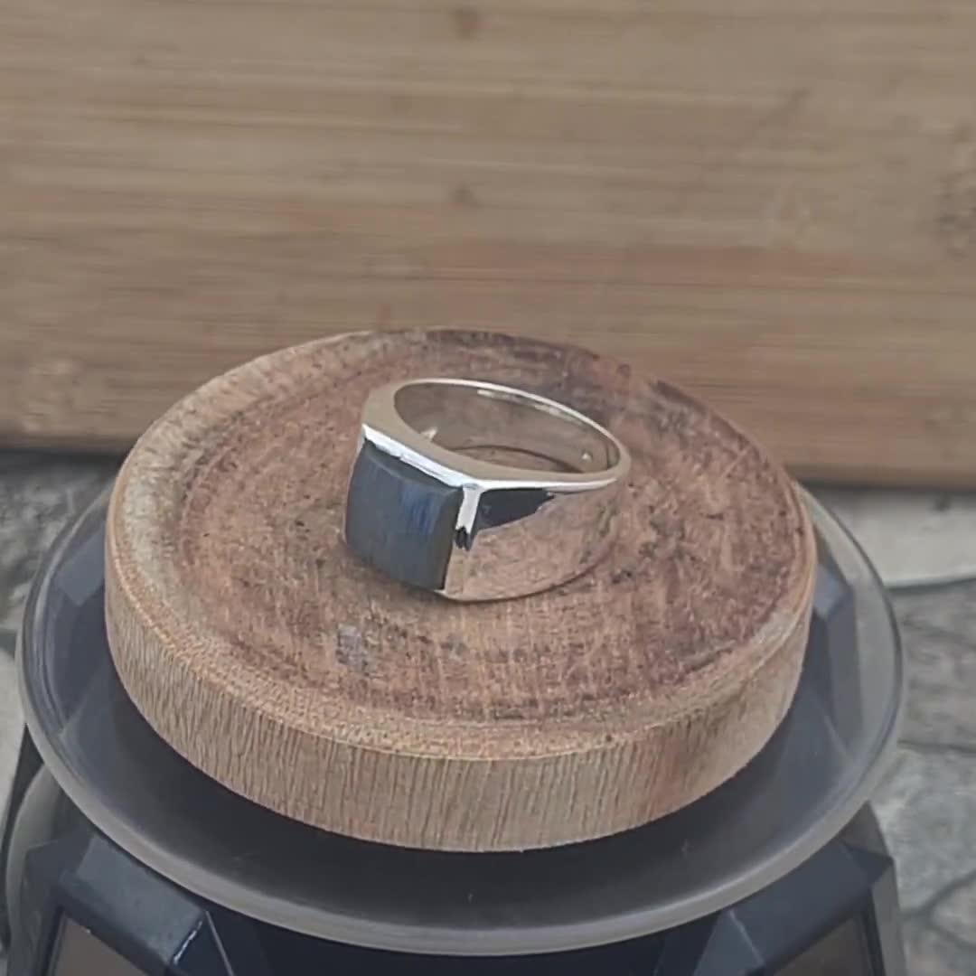 Anello Uomo In Argento 925 Con Labradorite – Design Moderno Vintage E Parzialmente Ossidato