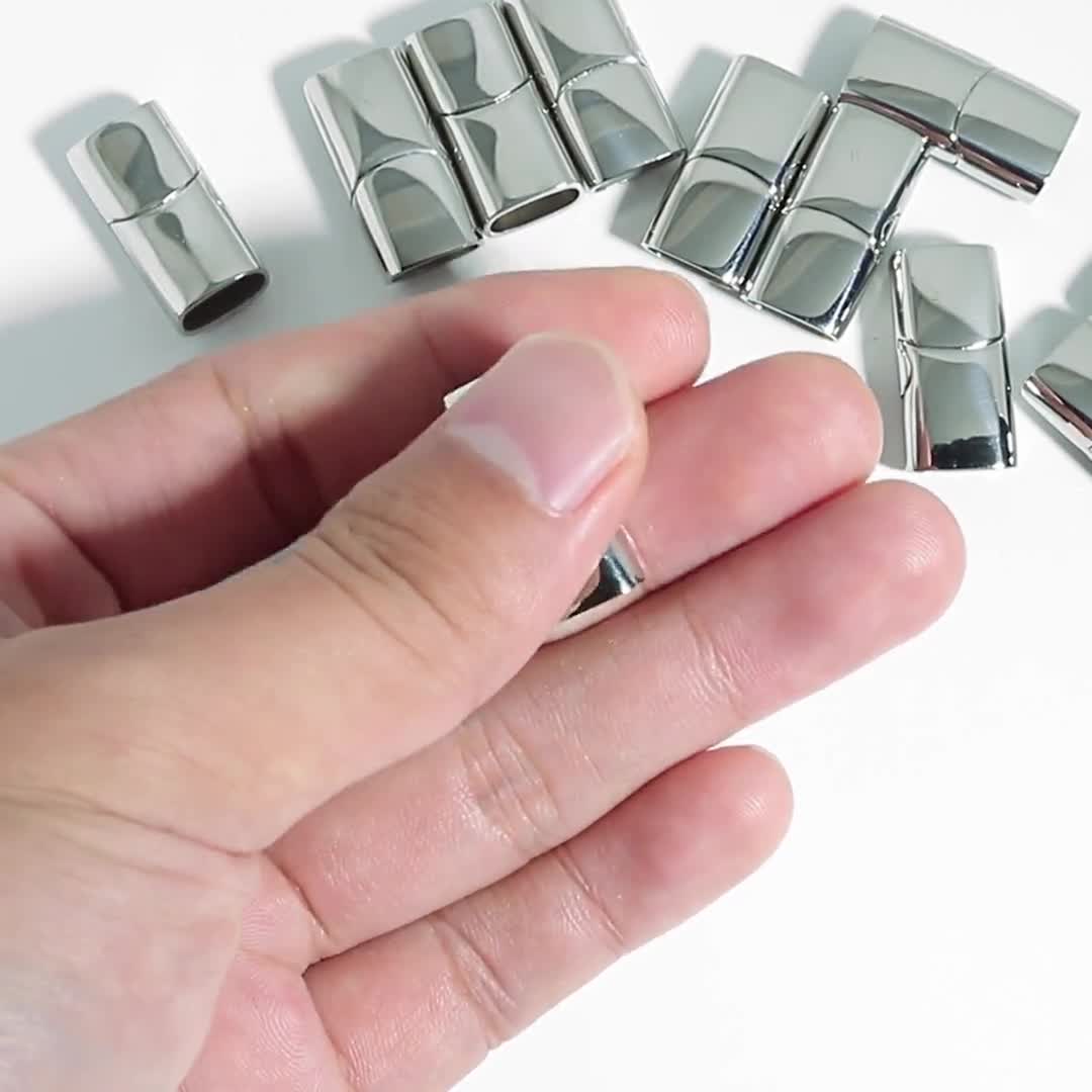 Flache Edelstahl-Schlüsselschilder rund mit Magnet werden