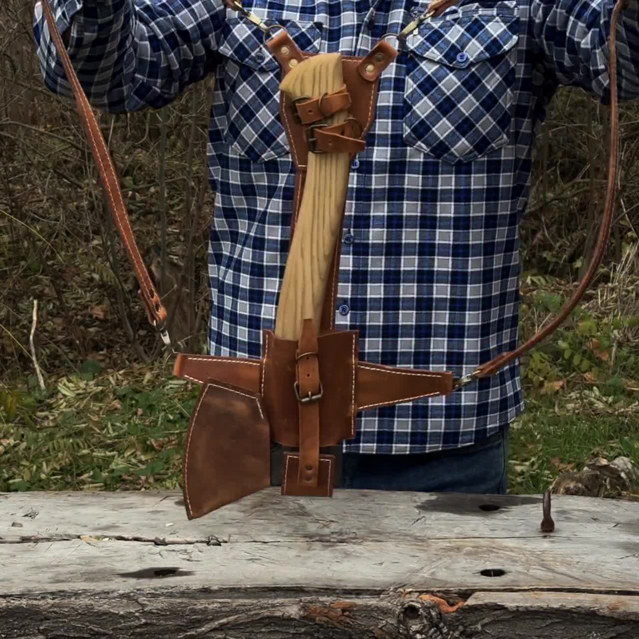 Étui à hache en cuir avec bretelles réglables. Cheval fou en cuir véritable. Étui en cuir fait main pour hache, herminette, hache. Porte-outils en cuir