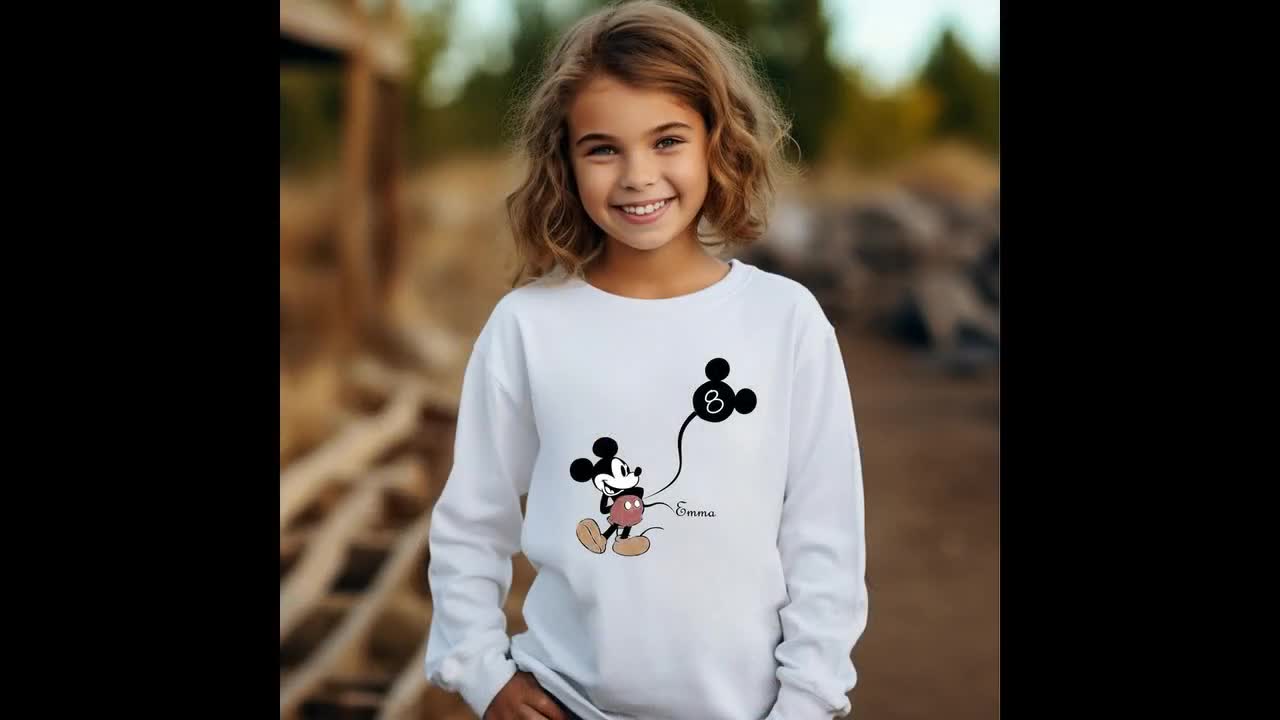 Sudadera personalizada de cumpleaños de Mickey Mouse, camiseta de viaje familiar de Disney video poster