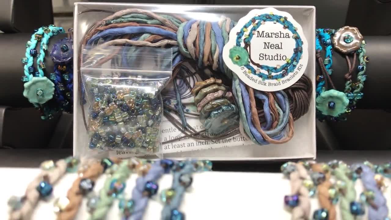 Bracciale avvolgente in seta fai-da-te o kit di corda di seta Kit  artigianale fai-da-te Braccialetto fai da te Cinque braccialetti di  amicizia per adulti in Sea Shore Palette -  Italia