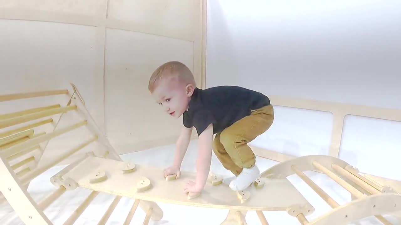 Planche 3en1 Montessori – Escalade, Toboggan, Le descendeur à balles -  L'univers d'Oscar