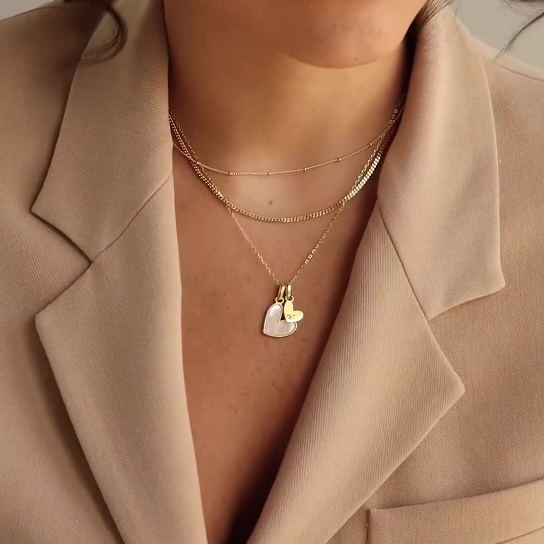 【大人気】CaitlynMinimalist★イニシャルハートロケット CaitlynMinimalistのパールイニシャルハートネックレス
