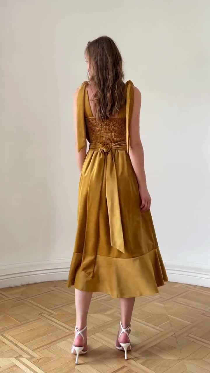 mustard yellow velvet bridesmaid dresses fall wedding bridesmaid look | mustard velvet bridesmaid dress + wildflower  bouquet | jewel toned wedding