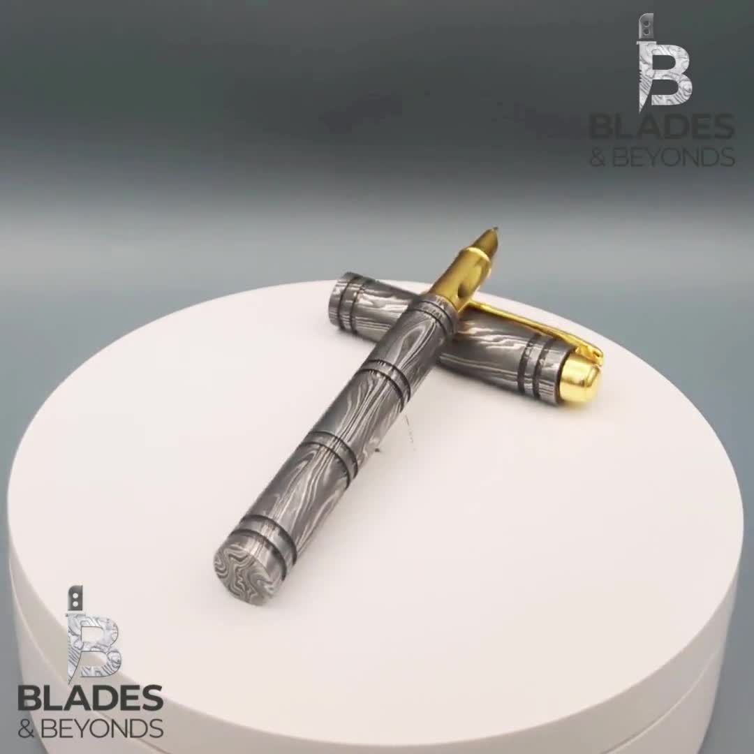 Pluma estilográfica de acero de Damasco hecha a mano: instrumento de escritura ejecutiva artesanal video poster