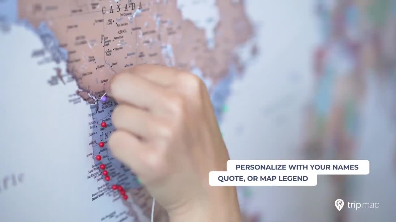 la carte du monde est épinglée pour planifier les voyages des compagnies  aériennes internationales. avec bagages et billets d'avion 9671100 Art  vectoriel chez Vecteezy