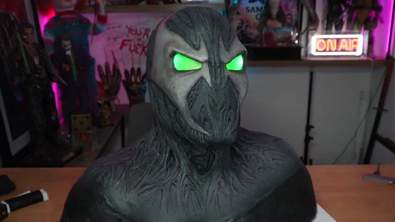 SPAWN BUST 映画 スタチュー Making a Spawn (1997) Resin Display Bust - YouTube
