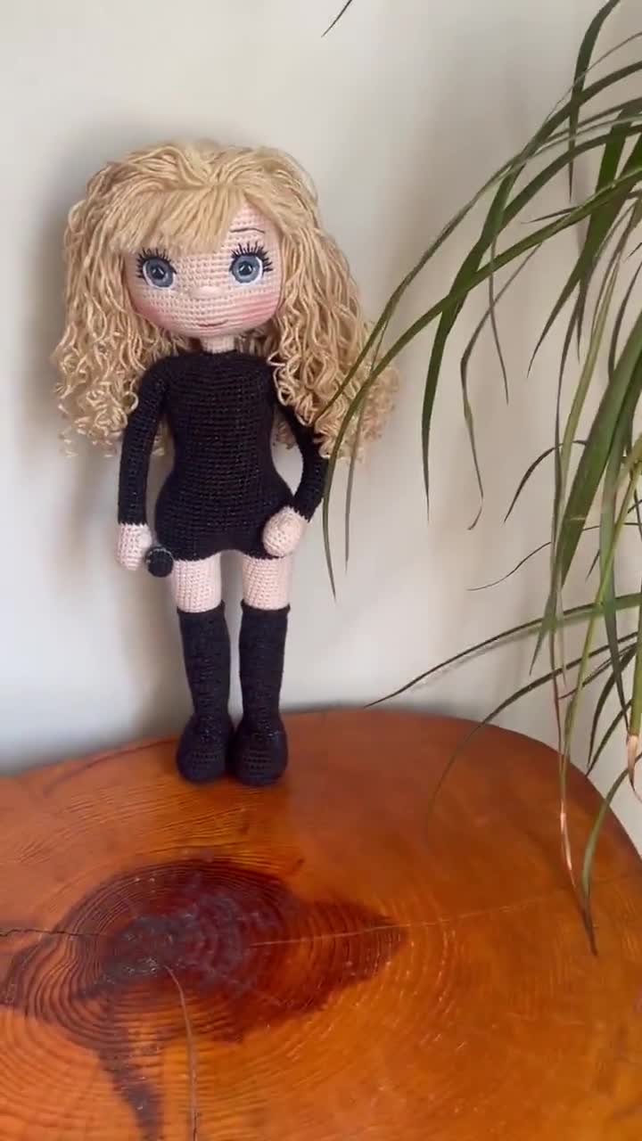 Unofficial Taylor Swift Crochet Kit : Includes Everything to Make a Taylor  Swift Amigurumi Doll! (Kit) 
