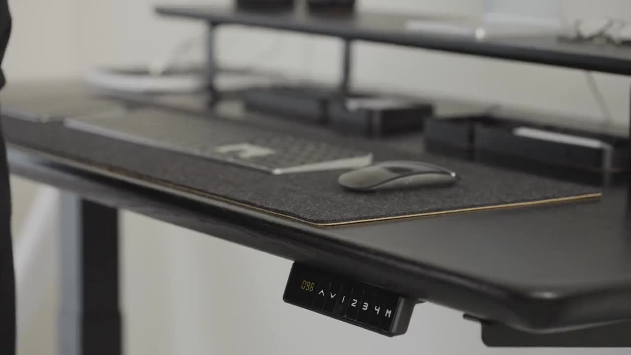 このは様 ハンドメイドのウォールナット突板スタンディングデスク：高さ