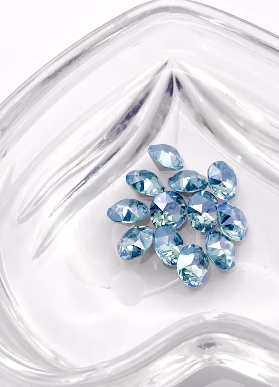 Light Turquoise Moonlight F (8mm - 39ss) Swarovski 1088