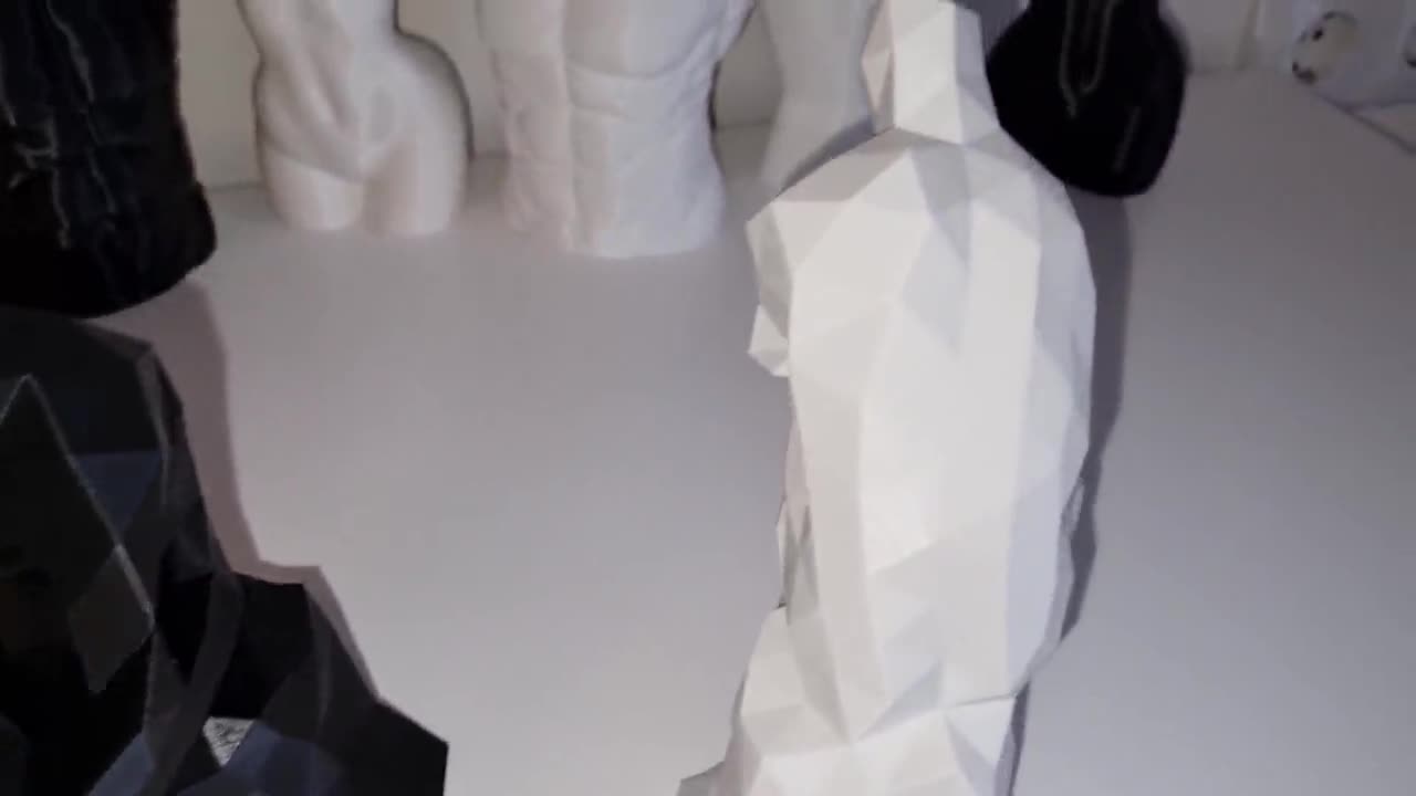 The Thinker Plastic Sculpture / Low Poly Art Object / Beautiful