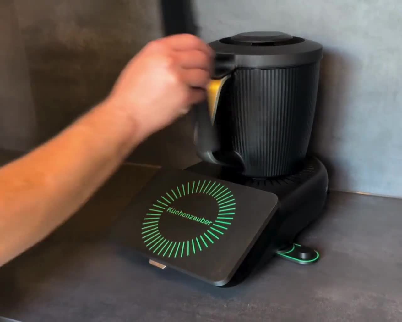 Base Scorrevole Bimby Villkin Tavola Scorrevole Compatibile Per Bimby TM5 E TM6 U2013 In Vetro Acrilico Con Feltrini In Teflon Di Alta Qualità U2013 Base Per Un Facile Spostamento (universale, Grigio Tm7