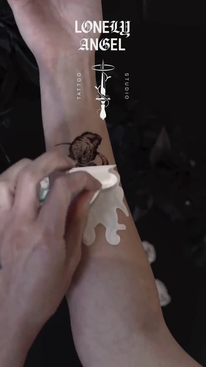 Praying Mantis Temporary Tattoo video poster