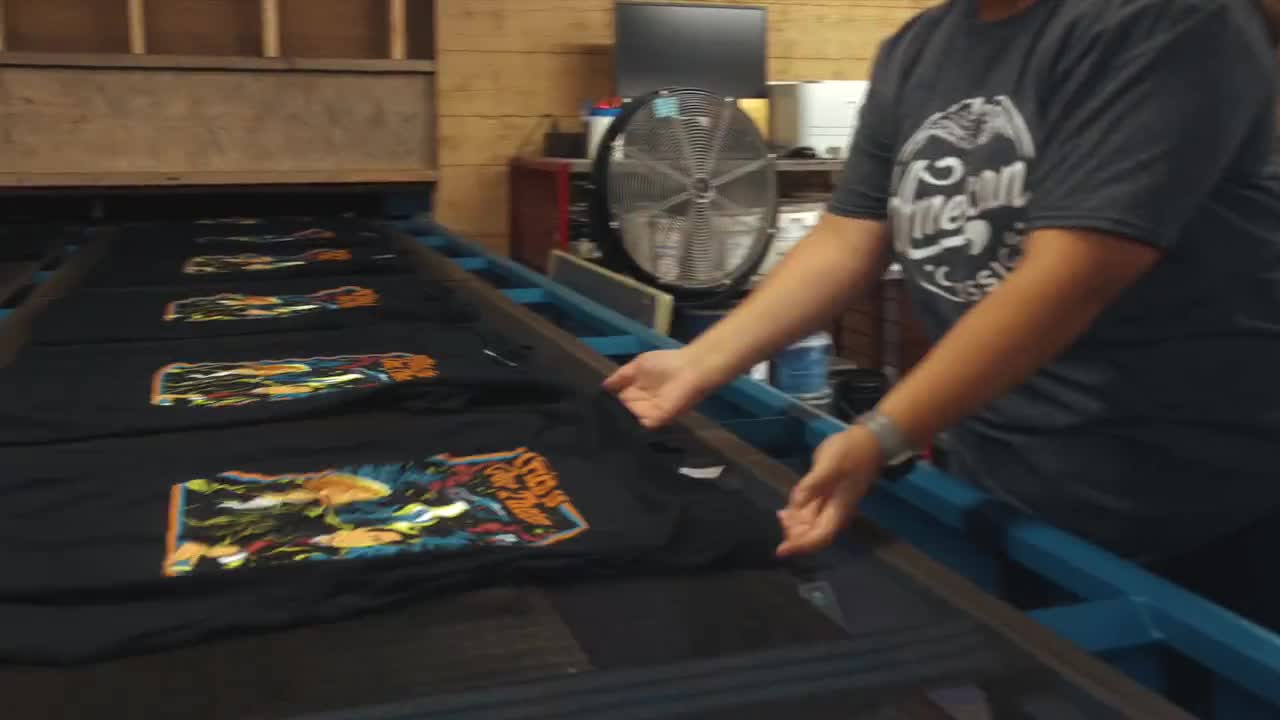 Camiseta de Cenicienta para hombre con el logotipo de la bandera de EE. UU., banda de glam metal, camisetas de merchandising video poster