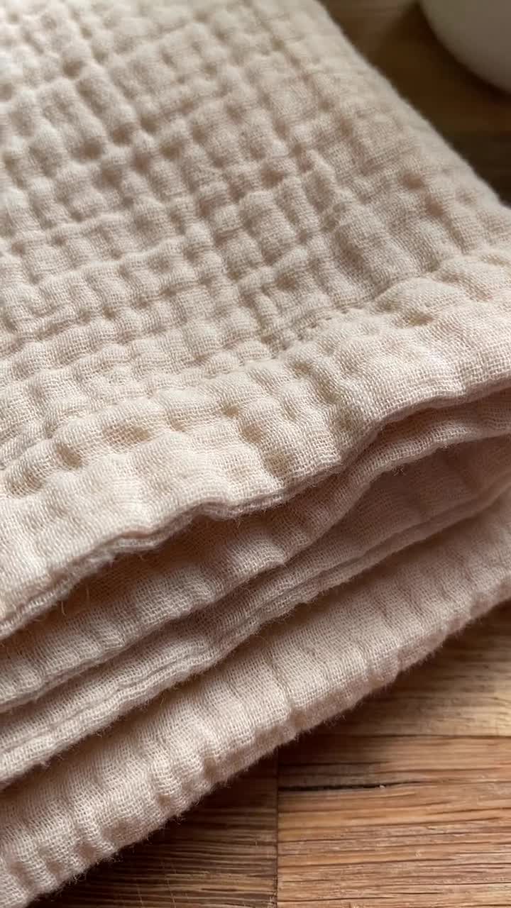 https://v.etsystatic.com/video/upload/q_auto/Thick_Towel_Video_caqd0s.jpg