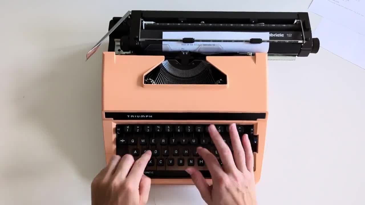 Vintage Triumph Gabriele 12 Typewriter – Salmon Pink QWERTY