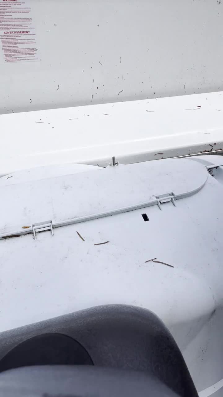 Perillas ergonómicas para tapa de acceso al tanque de propano - Roscas M5 - Compatible con tapas de tanque de propano Camco utilizadas por Escape y muchas otras marcas (paquete de 2) video poster