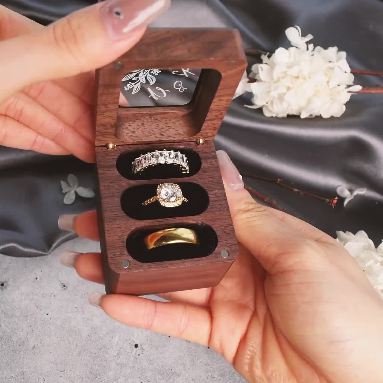 Caja Anillos Doble Ranura Imán Caja De Anillos De Boda Personalizable De Madera - Doble Ranura, Con