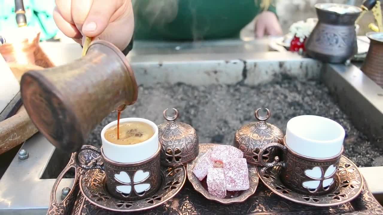 トルココーヒーセット 2人用、銅製コーヒーポット、彫刻入りサービング