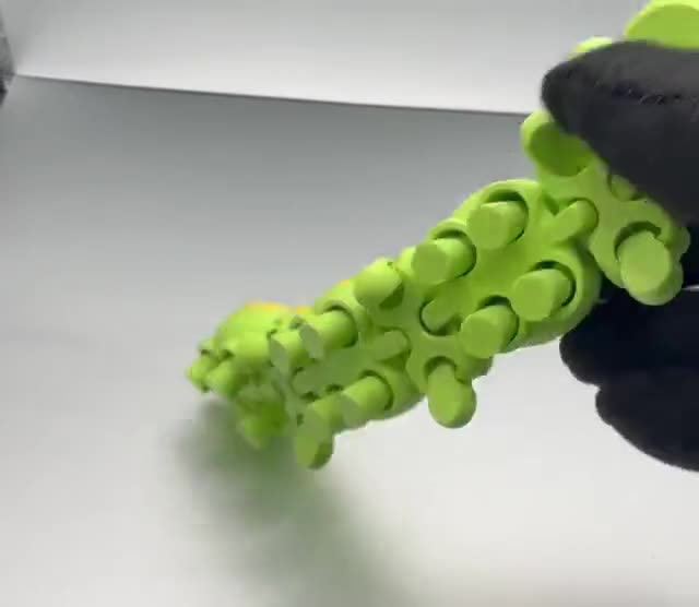 Stompies Caterpillar – Fully Flexi Articulated Desk Buddy video poster