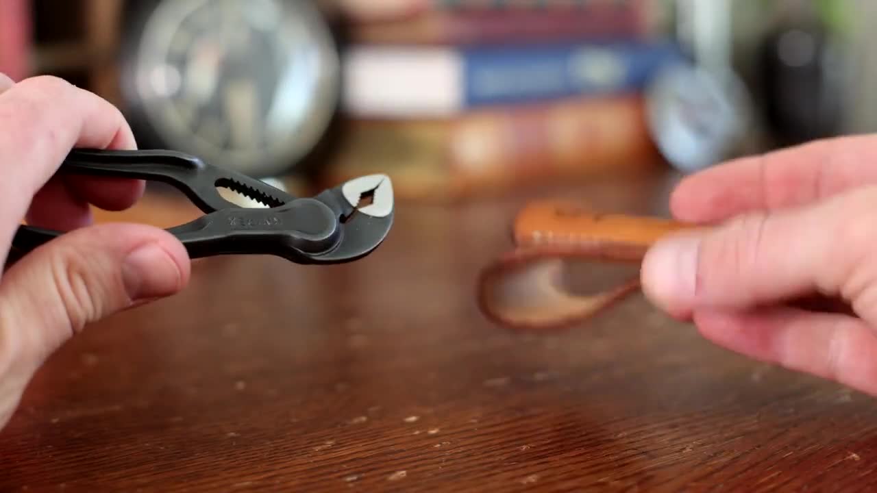 Funda de cuero para cinturón de alicates Knipex XS de 4 pulgadas video poster