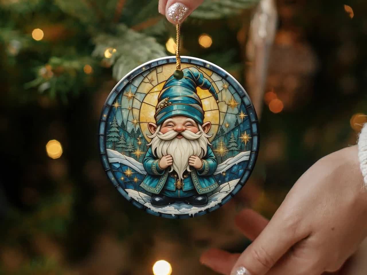 Figurine de nain de Noël au design festif avec décoration de cadeau - 17,8 cm - Décoration de Noël pour la maison et le jardin Figurine de nain de Noël au design festif avec décoration de cadeau - 17,8 cm - Décoration de Noël pour la maison et le jardin